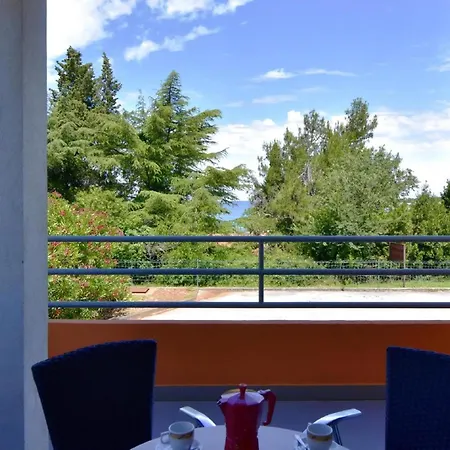 In Mit Terrasse Und Grill داجلة