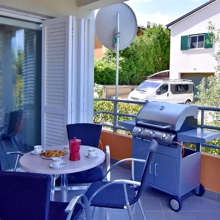 In Mit Terrasse Und Grill * داجلة