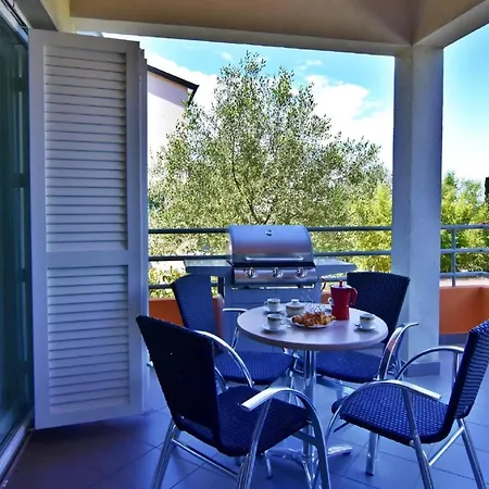 In Mit Terrasse Und Grill شقة داجلة