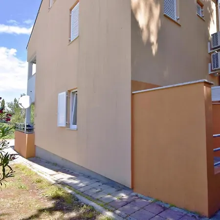 In Mit Terrasse Und Grill شقة داجلة